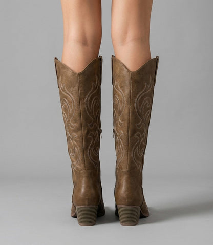 Botas Vaqueras Retro Bordadas – Tacón Alto y Puntera Fina